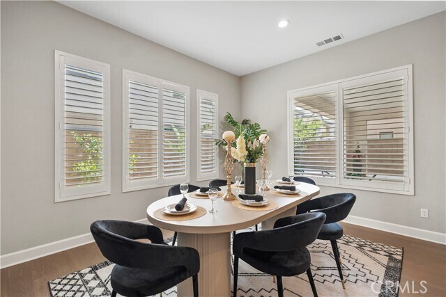 Building Photo - 370 Sawbuck