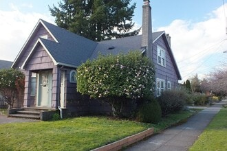 Building Photo - 1 Bedroom Duplex!