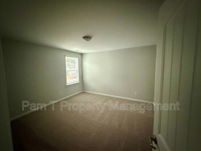 Building Photo - 400 Airways Ave