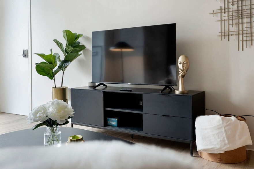 Building Photo - 633 S LaSalle St