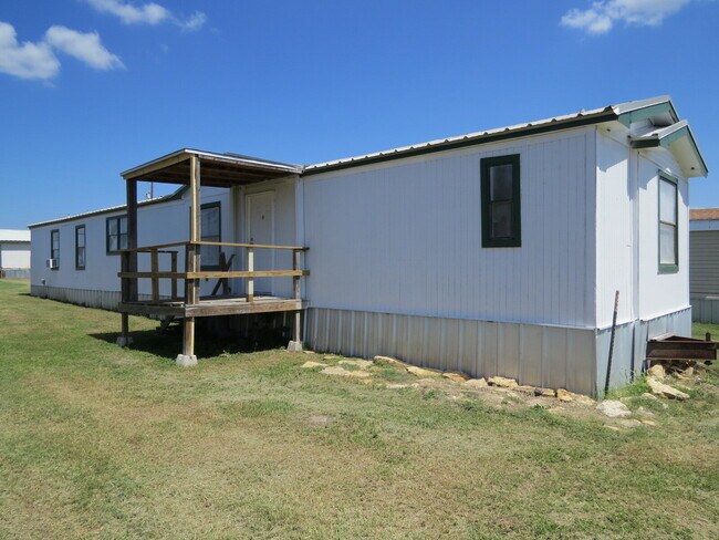 Primary Photo - "Charming 3-Bed, 2-Bath Retreat in Gatesvi...