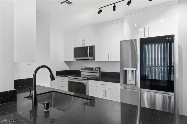 Building Photo - 200 W Sahara Ave