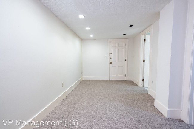 Building Photo - 43 Mattoon St