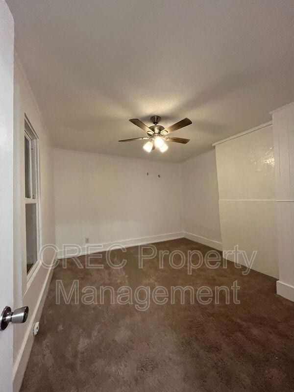 Building Photo - 293 King St