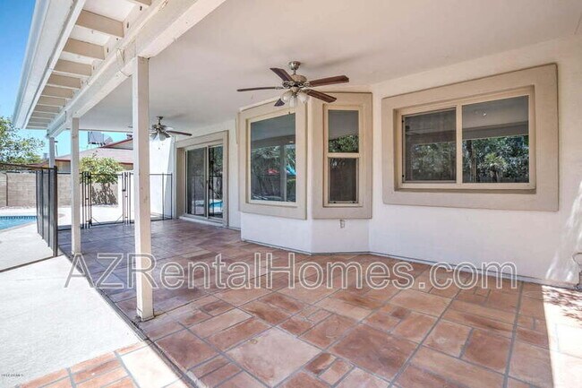 Building Photo - 1033 W Madero Ave