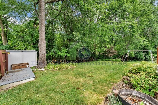 Building Photo - Beautiful Spacious 4 Bedroom Kentwood Home