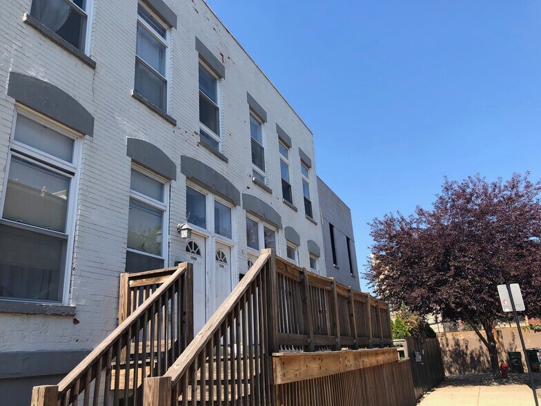 Primary Photo - 1318 N Wood St