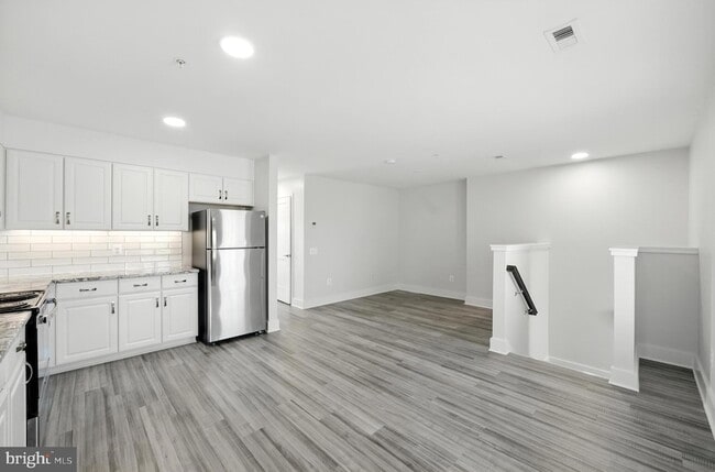 Building Photo - 19510 Village Walk