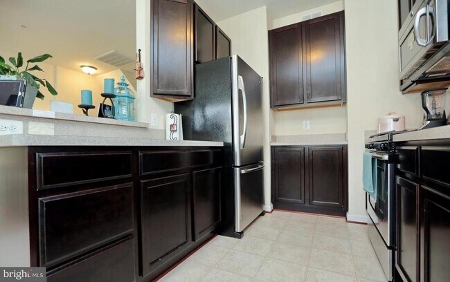 Building Photo - 35 Derby Dr