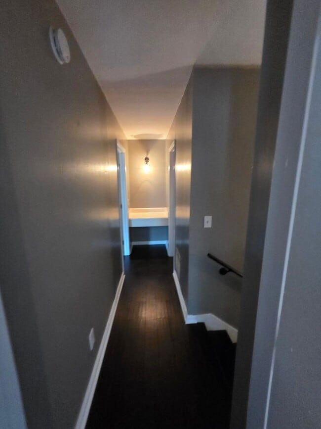 Building Photo - 2220 Woodridge Ln