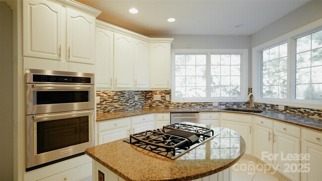 Building Photo - 12325 Summer Breeze Ct