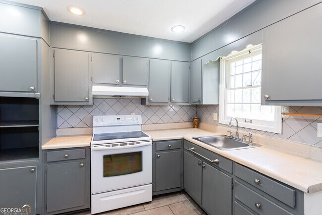 Building Photo - 491 Oak Dr SE