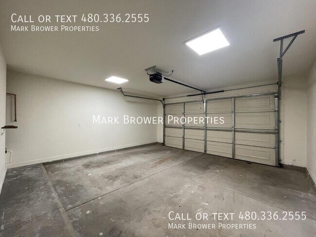 Building Photo - 1561 E Mahoney Ave