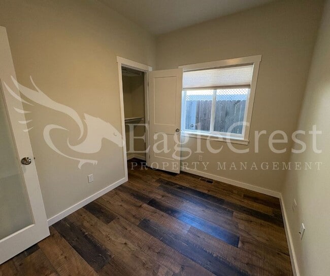 Building Photo - Three Bedroom, Two Bathroom Home in Eastgate