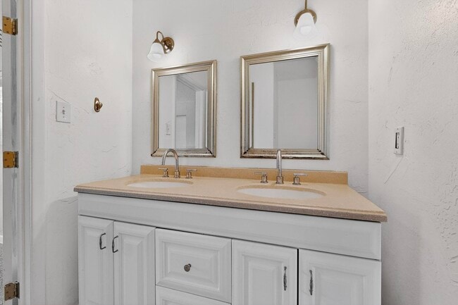 Building Photo - 4113 La Colorada Ct SE