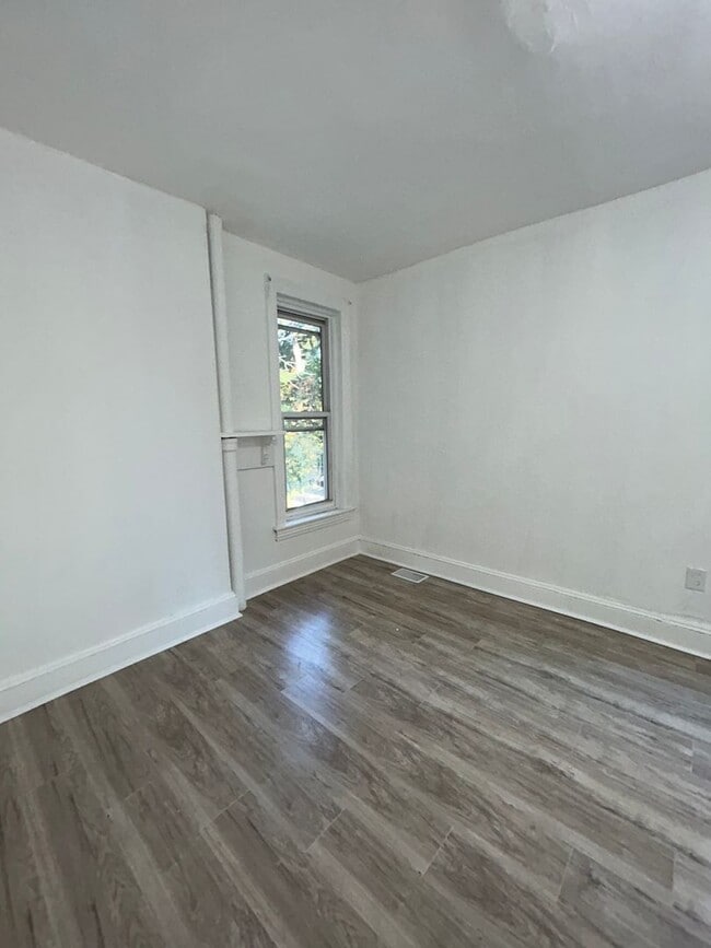 Building Photo - 298 Rutherford Ave