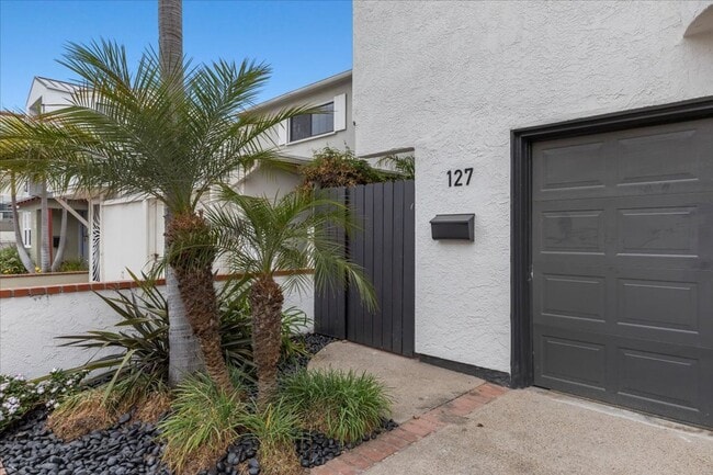 Building Photo - COMPLETELY REMODELED, BRIGHT & AIRY, TRI-LEVEL HOME W/ TOP-FLOOR GREAT ROOM LIVING SPACE, 2-CAR G...