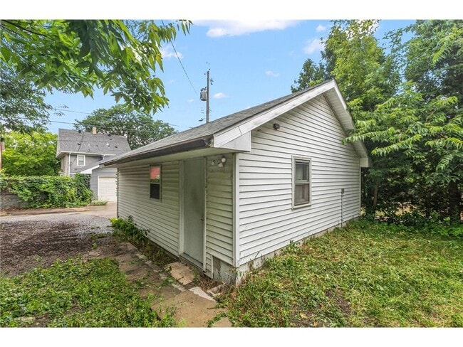 Building Photo - 2610 Dupont Ave S