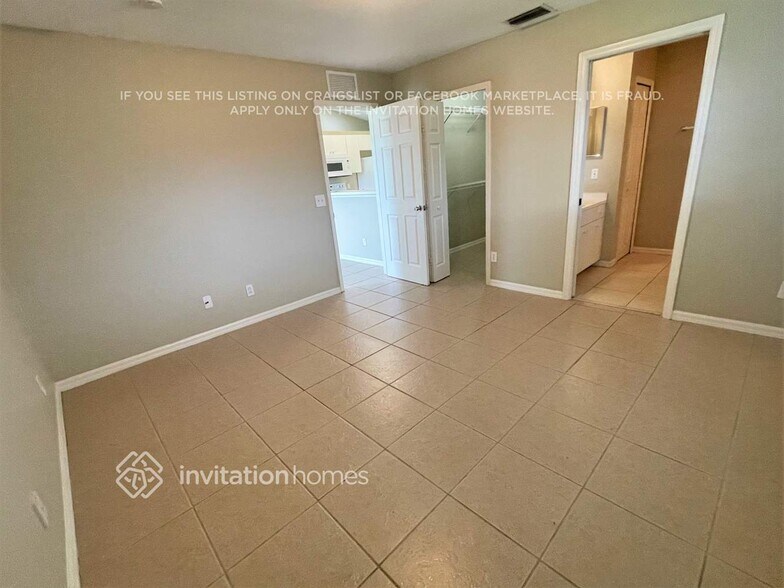 Building Photo - 813 SW 10th Pl