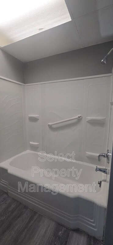 Building Photo - 435 Greenwood Ave