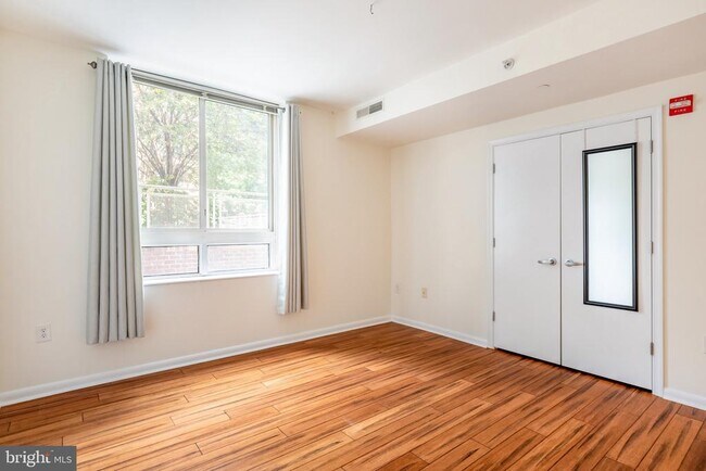 Building Photo - 355 I St SW