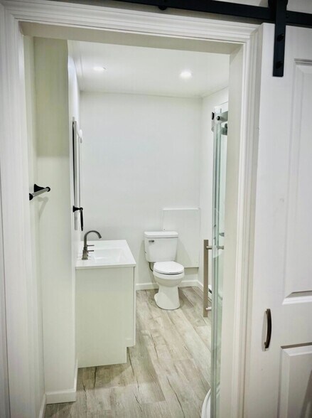 Building Photo - 1324 5th Ave