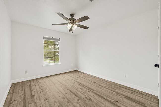 Building Photo - 3401 Pheasant Ln