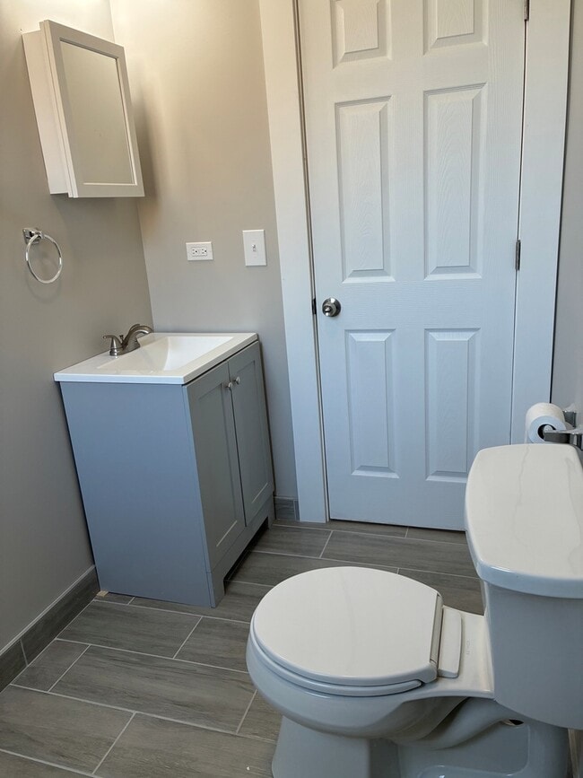 Building Photo - 1542 Victoria Ave