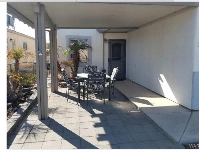 Building Photo - 2078 Del Rey Dr