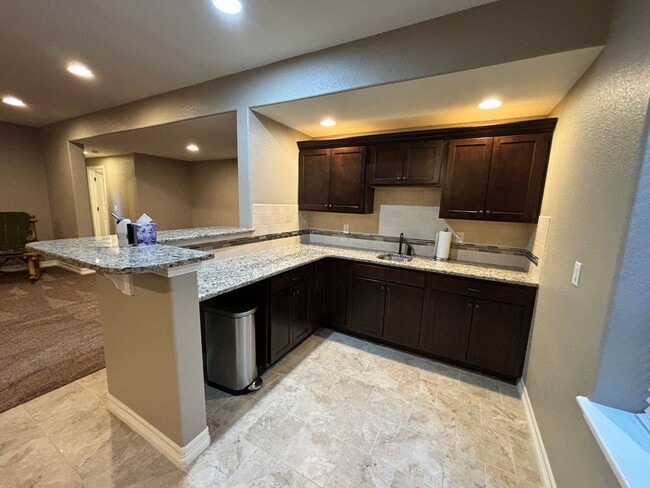 Building Photo - Stunning 5 Bedroom 3 Bathroom Home in Johnstown with Finished Basement!