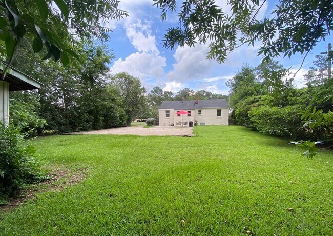 Building Photo - 1521 E Pinetree Blvd