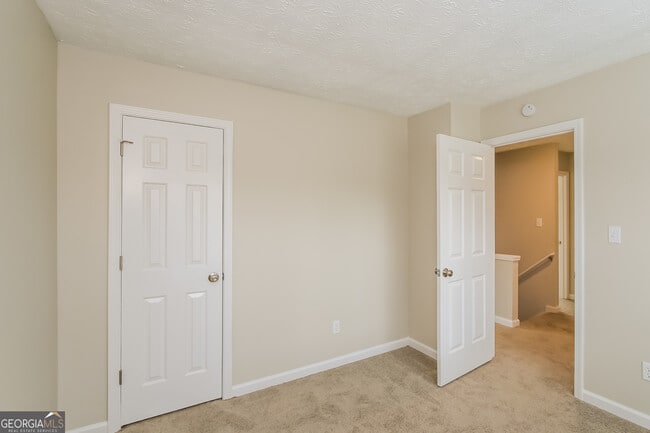 Building Photo - 6059 Shadow Lake Way