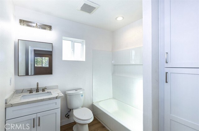 Building Photo - 2013 Walnut St