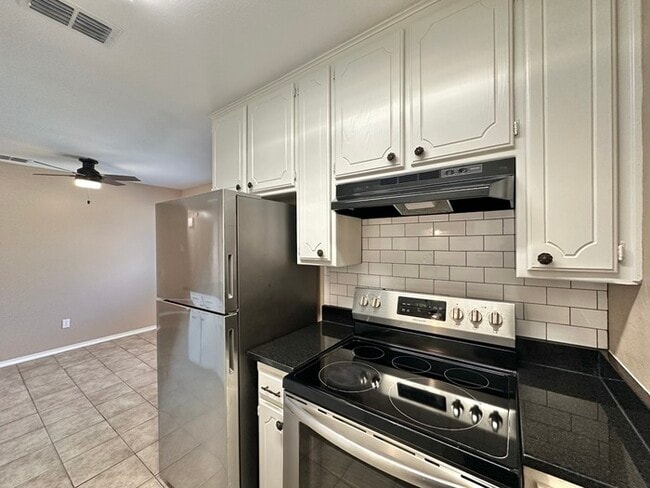 Building Photo - Available Now! Newly Updated 3/2 in Flint!