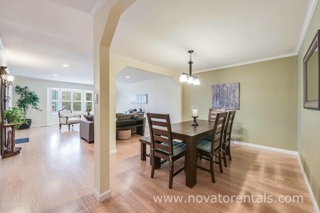 Building Photo - 44 Trish Dr