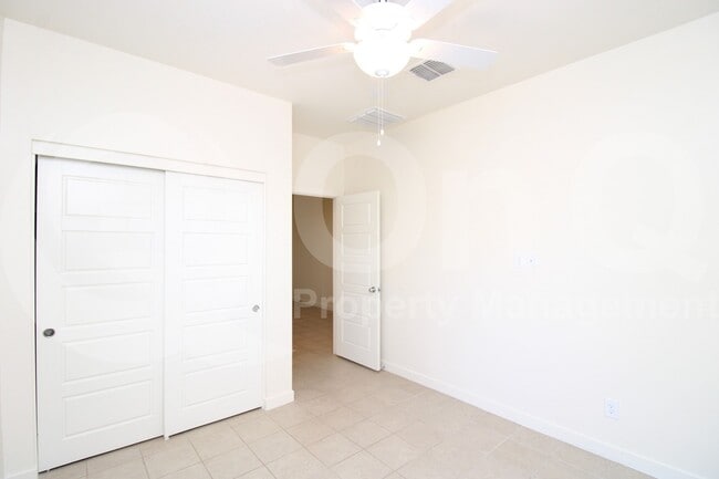 Building Photo - 744 E Diamond Dr