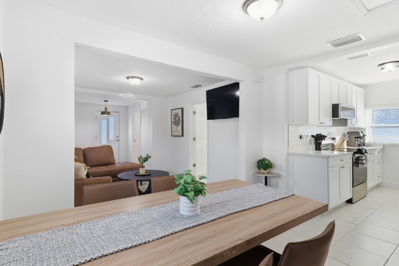 Building Photo - 118 W Sligh Ave