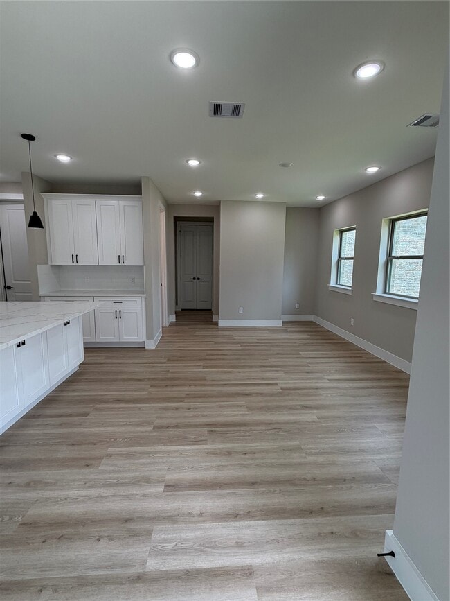 Building Photo - 2619 Piemonte Ave