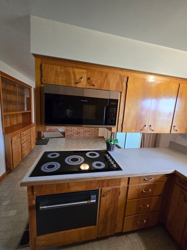 Building Photo - Pet Friendly 3 Bed / 2Bath Home with 2 Garages, Open Air Covered Storage, Large Open Yard, and more!