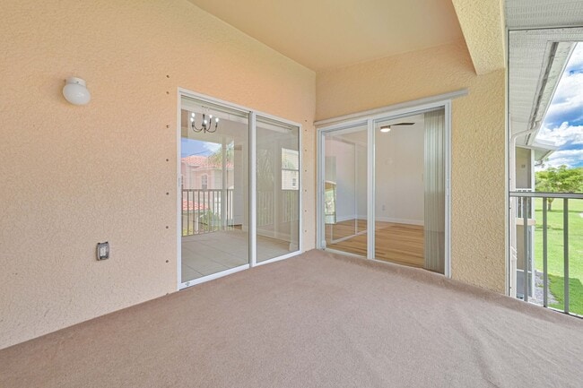 Building Photo - ** 2Bed / 2Bath - Beautiful Condo in Bonit...