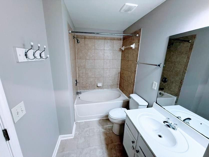 Building Photo - 940 Prestwyck Ct