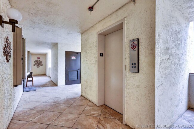 Building Photo - 3100 SE Pruitt Rd