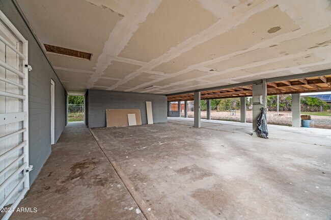 Building Photo - 4812 W Greenway Rd