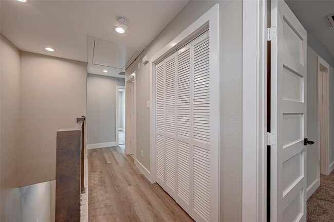 Building Photo - 809 Avenue J Pl