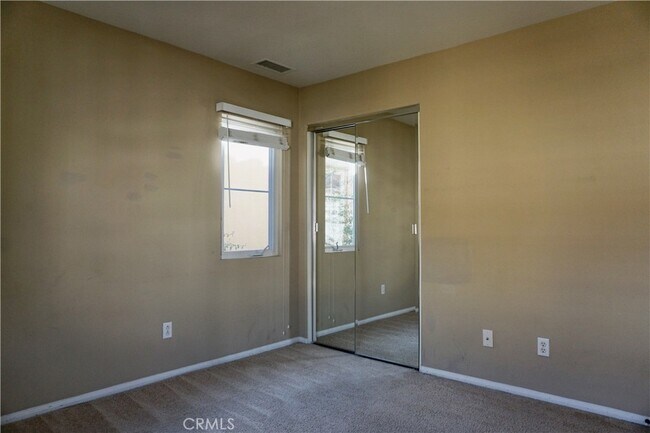 Building Photo - 72 Chantilly-