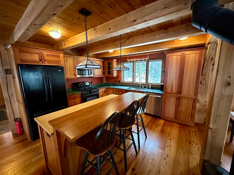 Building Photo - 475 Black Bear Holw