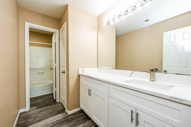 Building Photo - 6207 El Granate Dr
