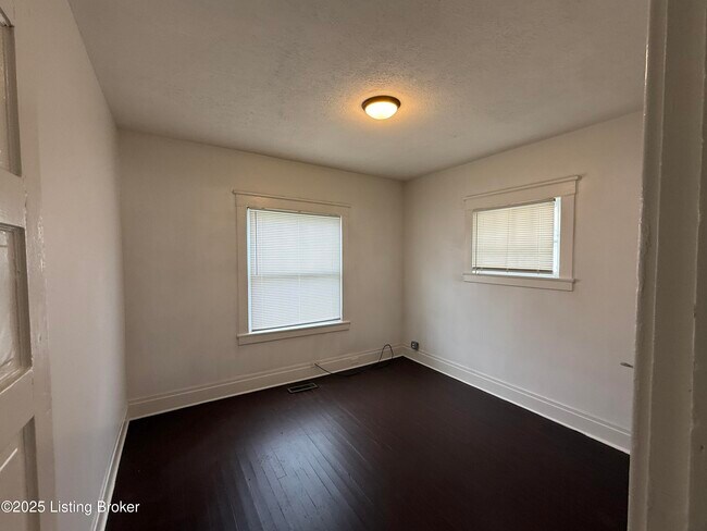 Building Photo - 217 W Fairmont Ave