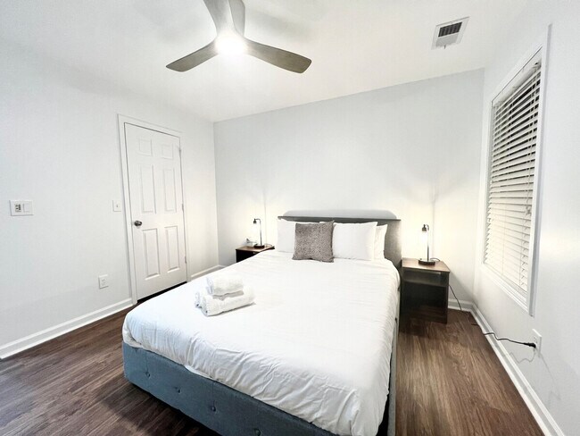 Building Photo - 6009 Mock Ives Ct NE