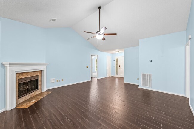 Building Photo - 3909 Greenwood Dr